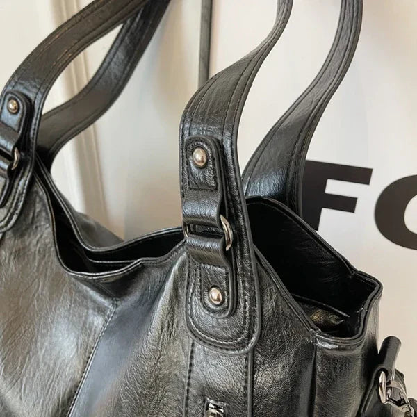 Nivea™ - Elegante und geräumige Tote Bag aus Leder