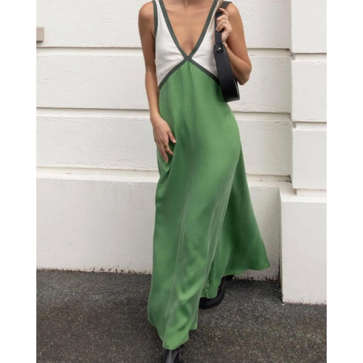 Schickes Noemi™ Kleid mit elegantem V-Ausschnitt