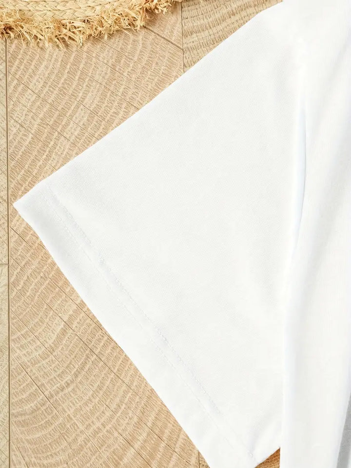 Modisches weißes Damen-T-Shirt mit Blumenmotiv - perfekt für Sommertage