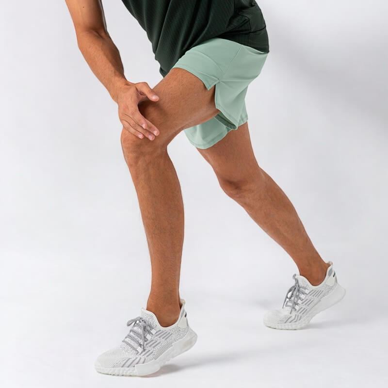 Stylische Nylonshorts für Männer in verschiedenen Farben - der perfekte Sommerlook