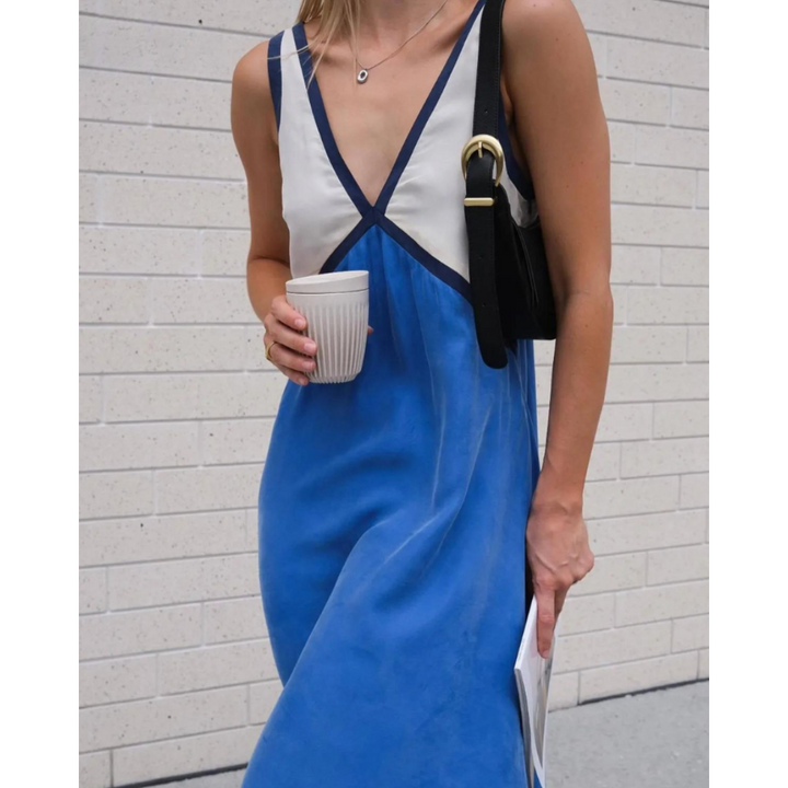 Schickes Noemi™ Kleid mit elegantem V-Ausschnitt