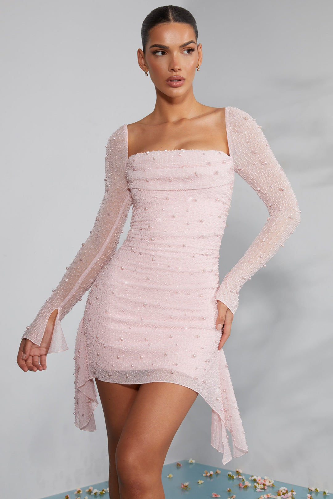 Gudrun™ - Perlenkleid mit eleganten langen Ärmeln