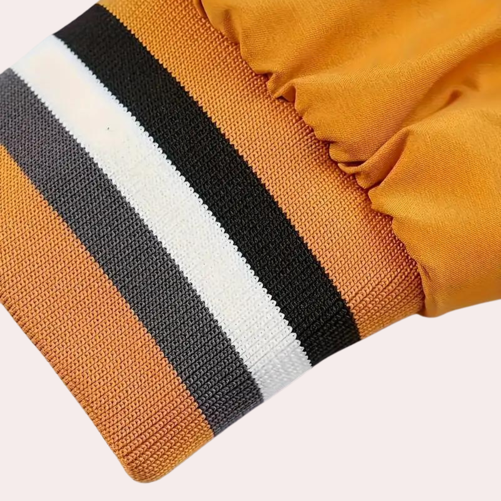 Schicke orangefarbene Herrenjacke für unwiderstehlichen Freizeitstil