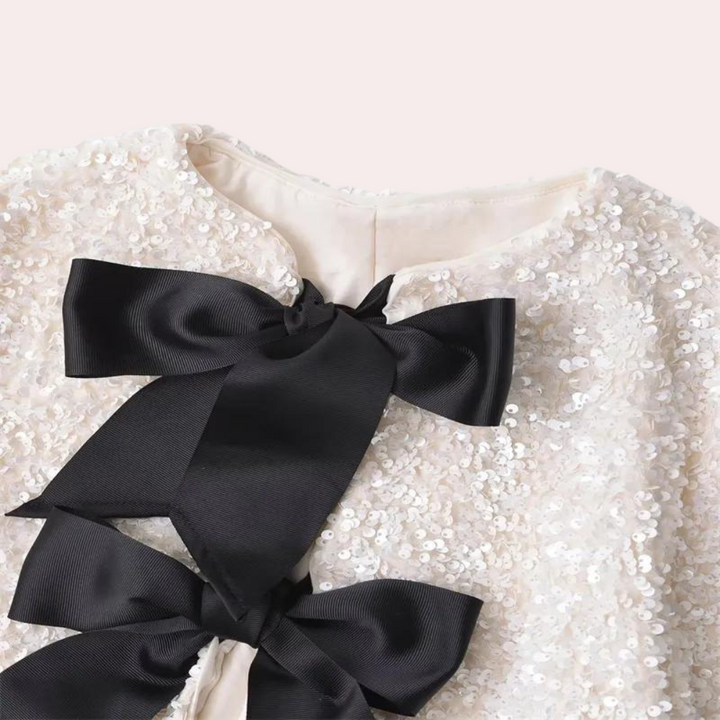 Damenjacke mit glitzernden Pailletten - Ein Hauch von Eleganz und Glanz!