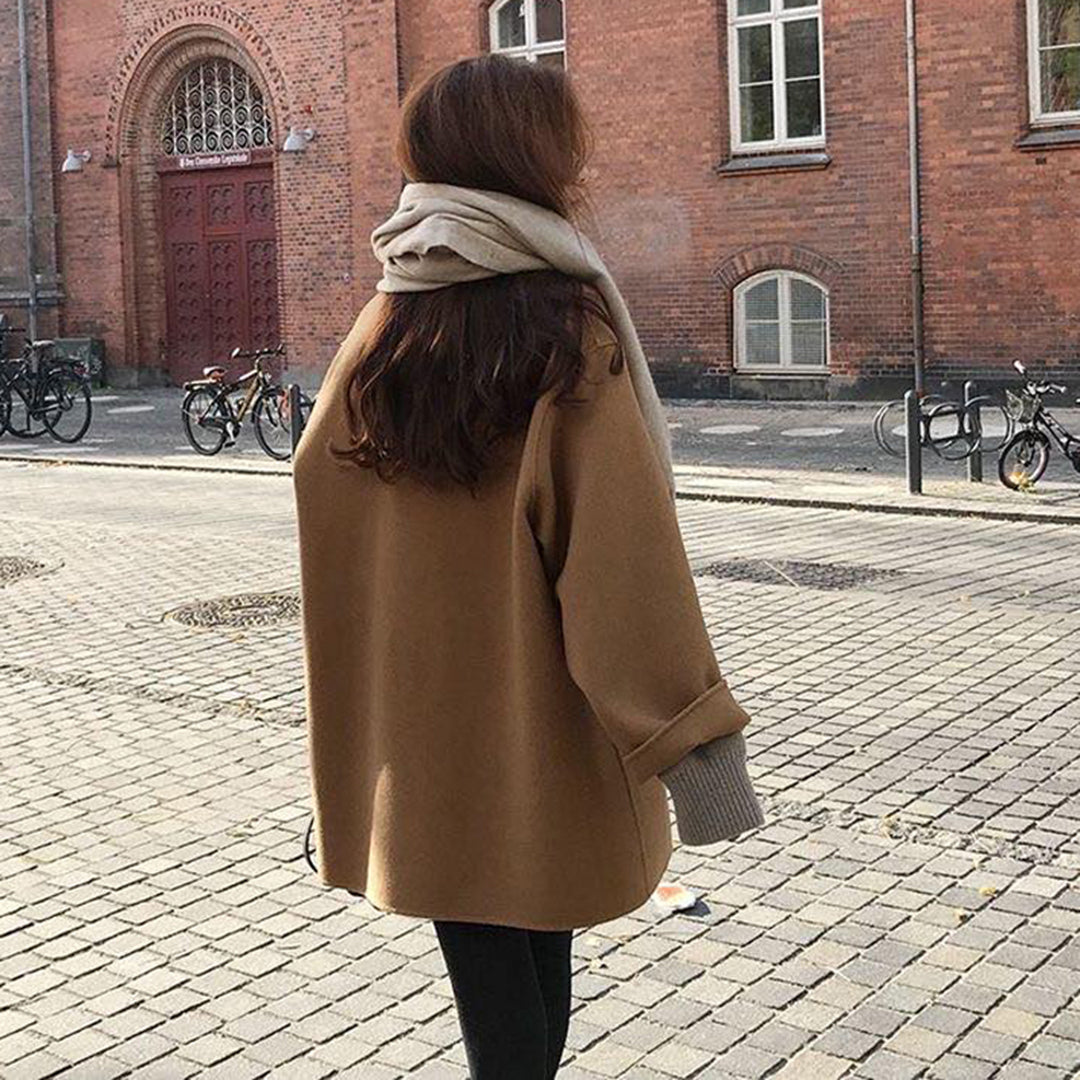 Eleganter und raffinierter Mantel für Frauen YESENIA
