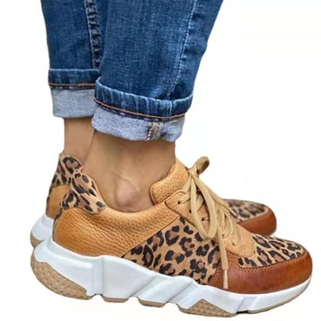 Modische CELINE Turnschuhe für trendige Frauen