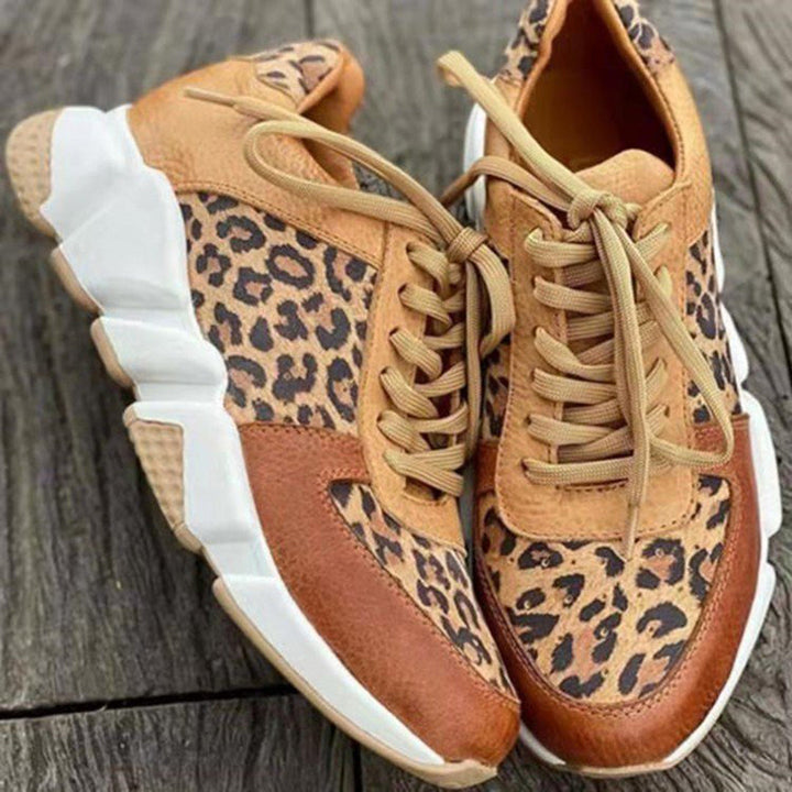 Modische CELINE Turnschuhe für trendige Frauen