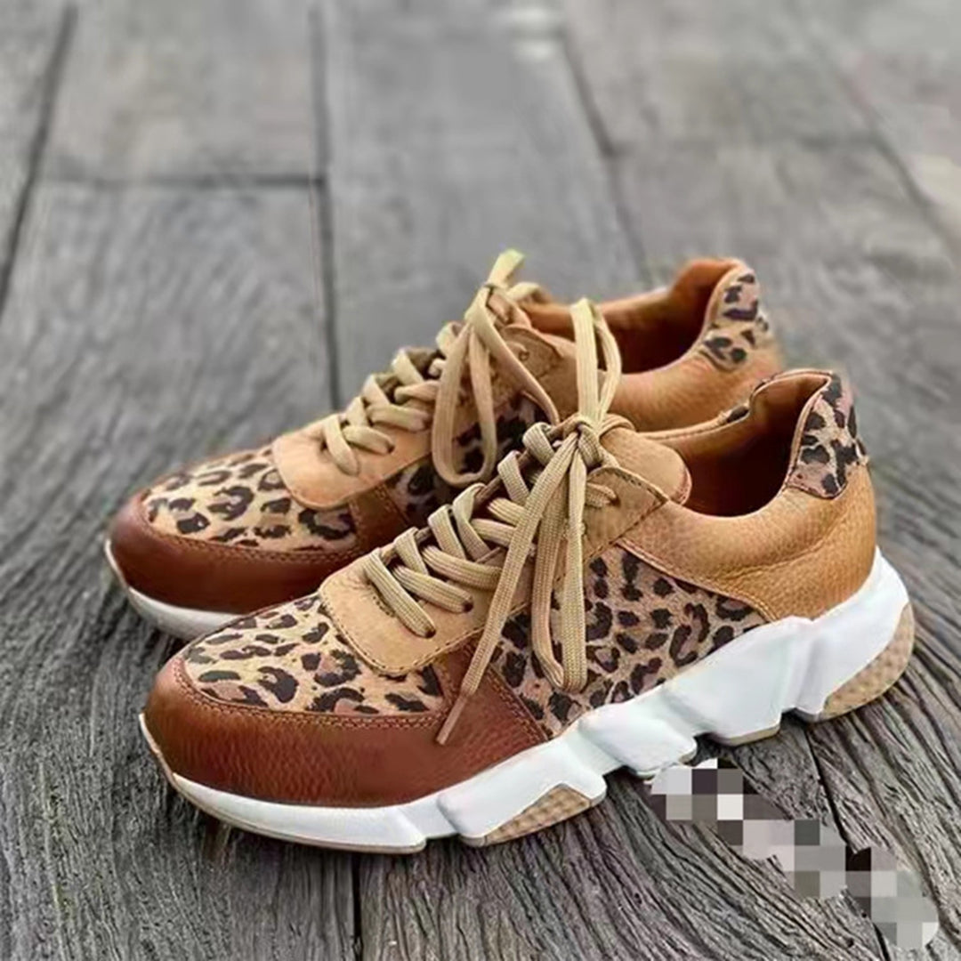 Modische CELINE Turnschuhe für trendige Frauen