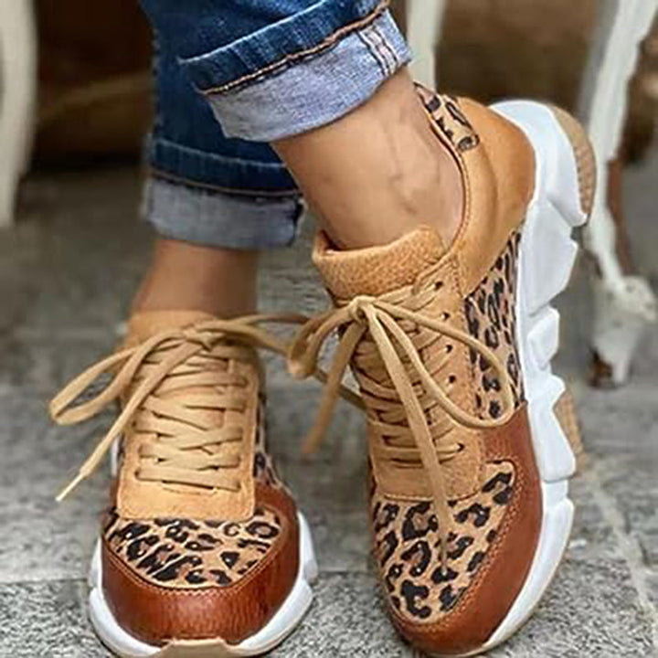 Modische CELINE Turnschuhe für trendige Frauen