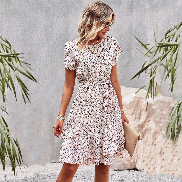 Trendiges Elisa™-Kleid mit elegantem Taillenband