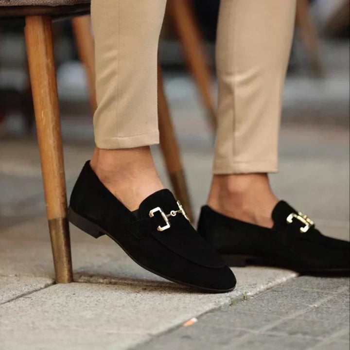 Exklusive Herren-Slipper aus Wildleder mit Schnürsenkeln - das perfekte elegante Accessoire