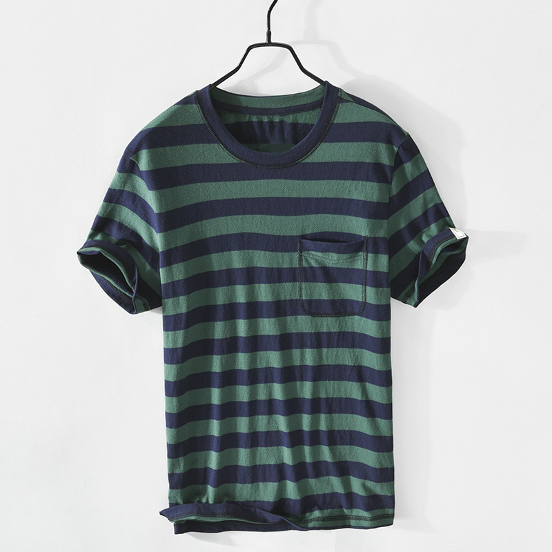Florian | Modisches gestreiftes T-Shirt mit Brusttasche im modernen skandinavischen Stil