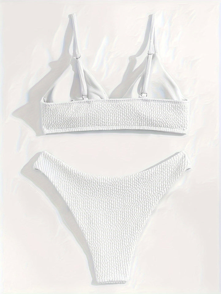Mariessa | Stilvolles minimalistisches Bikiniset mit Textur und Triangel-Top für einen eleganten Strandauftritt