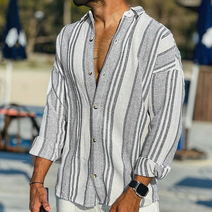 Elegantes gestreiftes Herrenhemd - ein bequemer und stilvoller Alltagslook