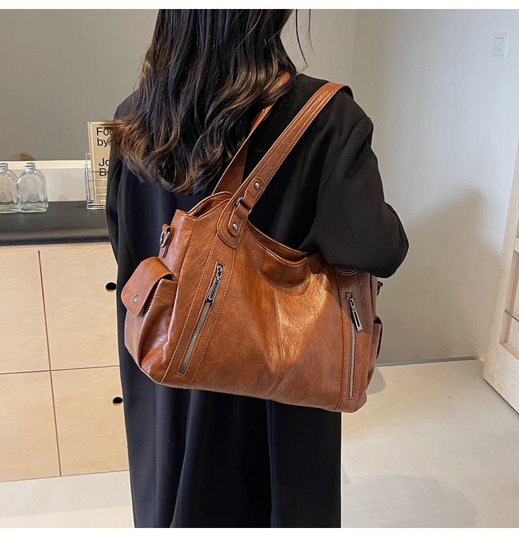 Nivea™ - Elegante und geräumige Tote Bag aus Leder