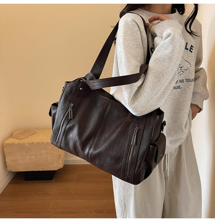 Nivea™ - Elegante und geräumige Tote Bag aus Leder
